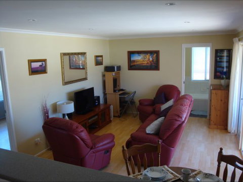 Christies Cottage For Holidays And Relocations. - Surfers Gold Coast 24