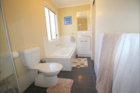 Christies Cottage For Holidays And Relocations. - Surfers Gold Coast 25
