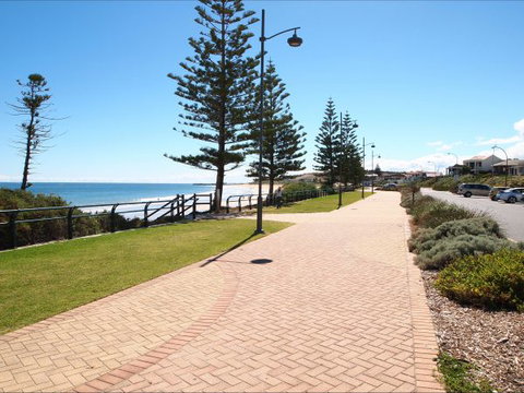 Christies Cottage For Holidays And Relocations. - Surfers Gold Coast 28