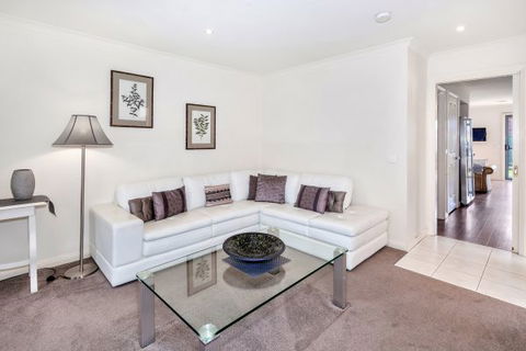 Phoenix House - Ballarat Townhouses - Surfers Gold Coast 1