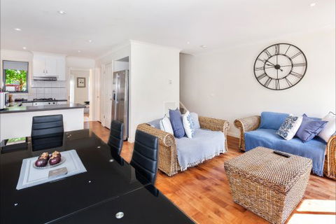 Phoenix House - Ballarat Townhouses - Surfers Gold Coast 2