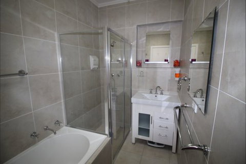 Christies Cottage For Holidays And Relocations. - Surfers Gold Coast 14