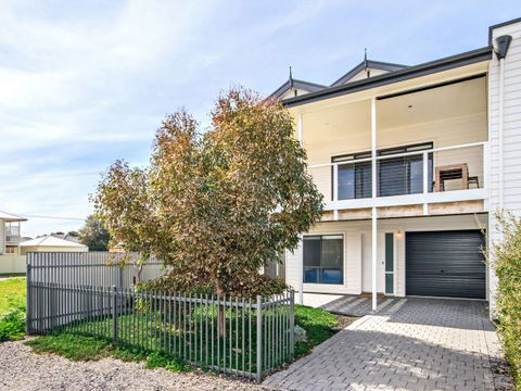 Century 21 SouthCoast: Bayside - Surfers Gold Coast 1