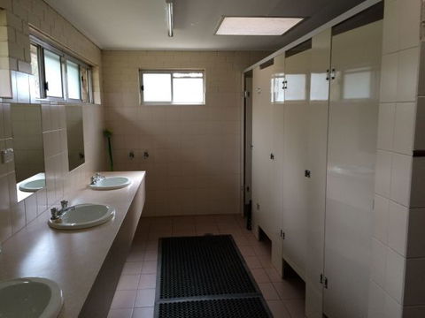 Ardern's Caravan Park, Myrtleford - Surfers Gold Coast 5