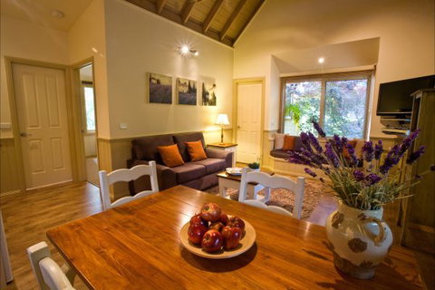 Autumn Abode Cottages - Surfers Gold Coast 0