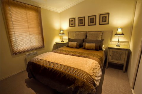 Autumn Abode Cottages - Surfers Gold Coast 3
