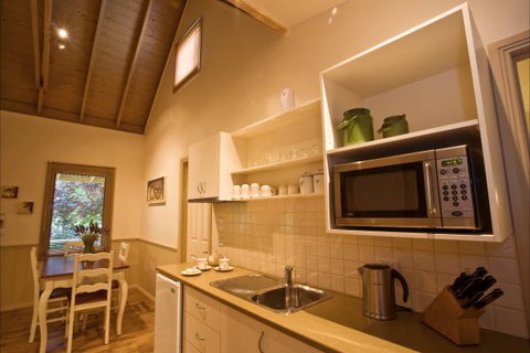 Autumn Abode Cottages - Surfers Gold Coast 6