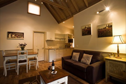 Autumn Abode Cottages - Surfers Gold Coast 7