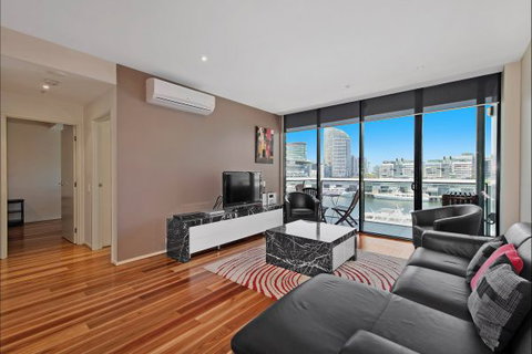 Docklands Private Collection Of Apartments Melbourne - Surfers Gold Coast 2