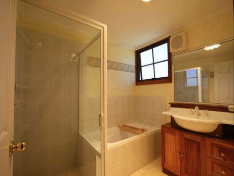 Edelweiss Hutte - Surfers Gold Coast 10