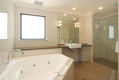 Tanunda Hotel And Apartments - Surfers Gold Coast 3