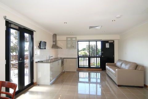 Tanunda Hotel And Apartments - Surfers Gold Coast 4