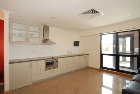 Tanunda Hotel And Apartments - Surfers Gold Coast 5