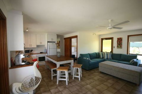 LJ Hooker Goolwa Holiday Rentals - 15 Eaton Avenue, Goolwa Beach - Surfers Gold Coast 2