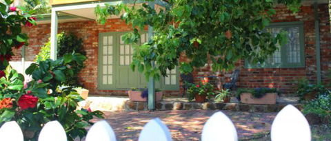 Kalamunda Carriages And Three Gums Cottage - Surfers Gold Coast 0