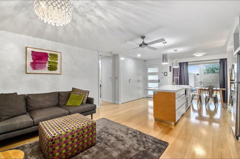 Mount Gambier Accommodation - Surfers Gold Coast 0