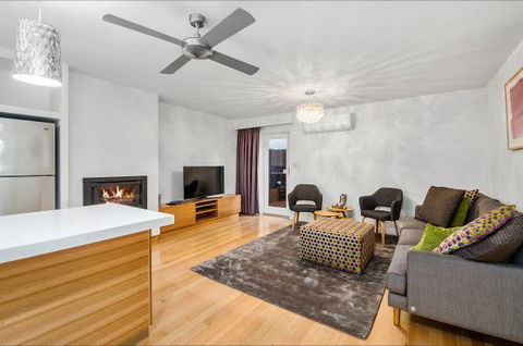 Mount Gambier Accommodation - Surfers Gold Coast 1