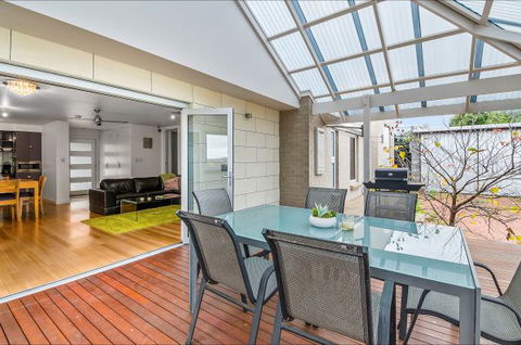 Mount Gambier Accommodation - Surfers Gold Coast 7