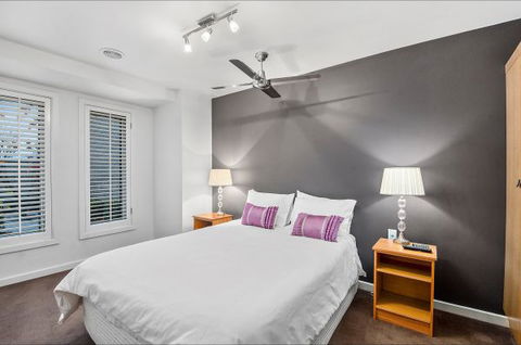 Mount Gambier Accommodation - Surfers Gold Coast 8
