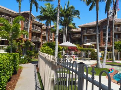 Oceanside Cove Holiday Apartments - Surfers Gold Coast 2