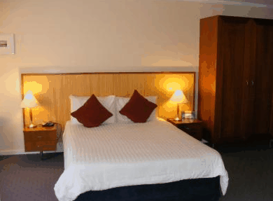 Ocean Beach Hotel - Surfers Gold Coast