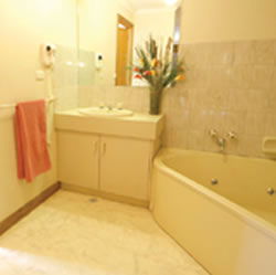 City Colonial Motor Inn - Surfers Gold Coast 1