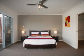 Quarterdecks Harbour Retreat - Surfers Gold Coast 2