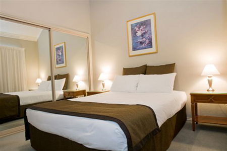 Pinnacle Apartments - Surfers Gold Coast 1