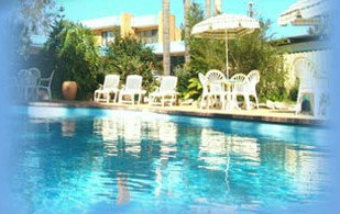 Aquatic Waterfront Motel - Surfers Gold Coast 2