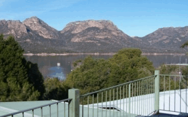 Coles Bay Waterfronters - Surfers Gold Coast 1