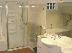 Hugo's B & B - Surfers Gold Coast 1