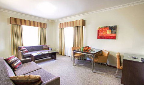 Governor Macquarie Motor Inn - Surfers Gold Coast 1