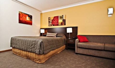 Governor Macquarie Motor Inn - Surfers Gold Coast 3