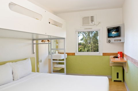 Ibis Budget Canberra - Surfers Gold Coast 1