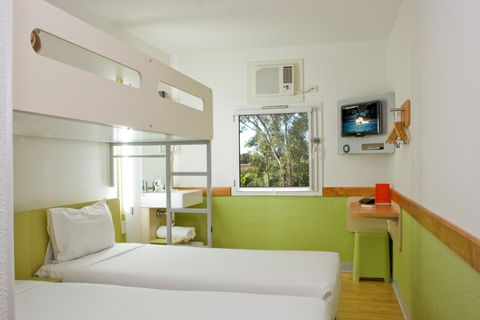 Ibis Budget Canberra - Surfers Gold Coast 3