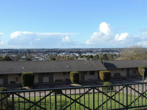 Lakes Resort Mount Gambier - Surfers Gold Coast 1