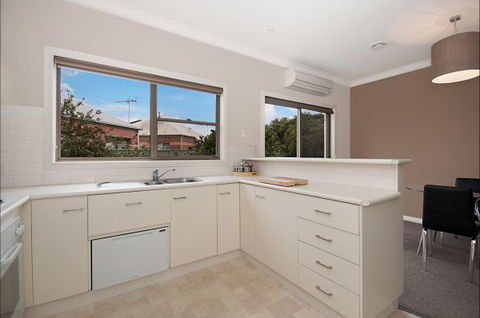 Hamilton Accommodation - Surfers Gold Coast 5