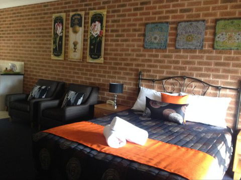 Top Of The Town Motor Inn Yackandandah - Surfers Gold Coast 2