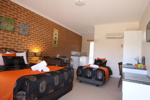 Top Of The Town Motor Inn Yackandandah - Surfers Gold Coast 7