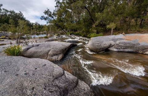 Wallaroo Rock Camp At Wallaroo Conservation Park - Surfers Gold Coast 0