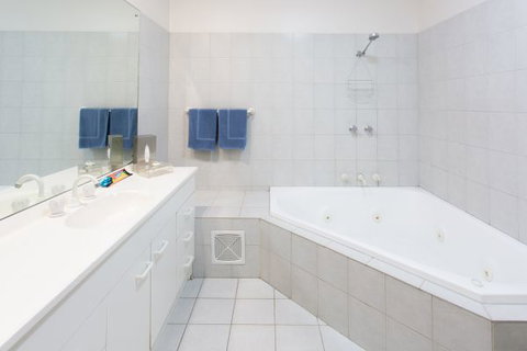 Adventure Backpackers - Surfers Gold Coast 4