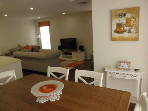 C&C's Bed And Breakfast - Surfers Gold Coast 8