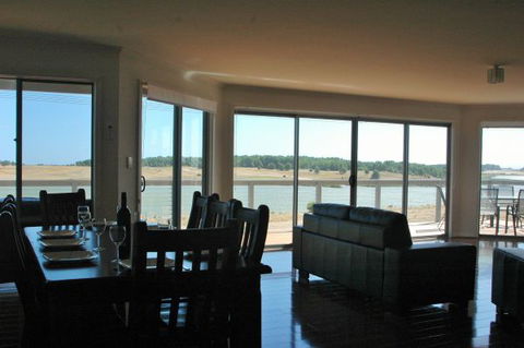 Parrydyse Clayton Bay - Surfers Gold Coast 0