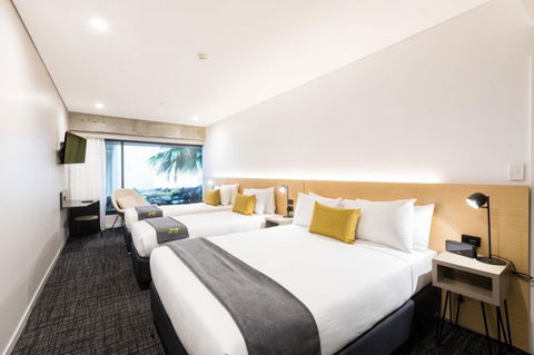 Song Hotel Sydney - Surfers Gold Coast 4