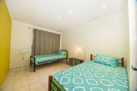 Alpha Homestay - Surfers Gold Coast 3