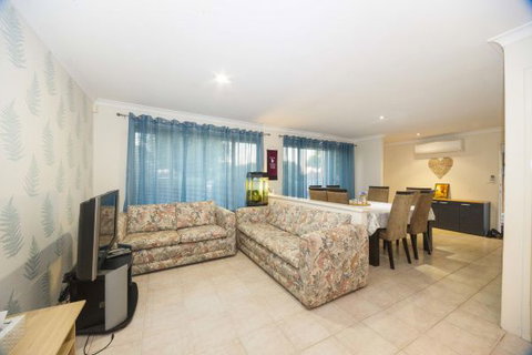 Alpha Homestay - Surfers Gold Coast 4