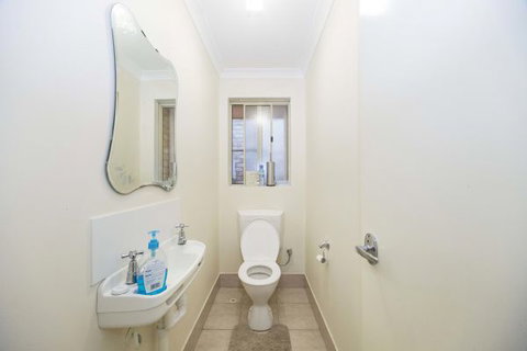 Alpha Homestay - Surfers Gold Coast 6