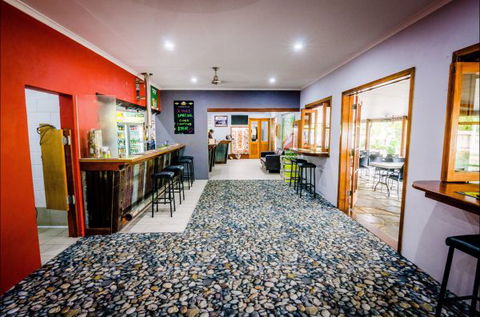 Goldfields Hotel And Finnigan's Rest - Surfers Gold Coast 5