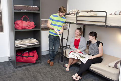 Greenhouse Backpackers - Surfers Gold Coast 0