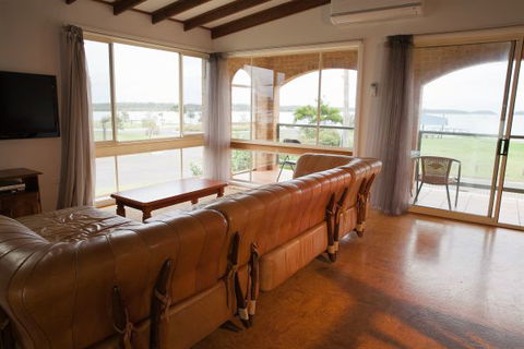 Greenwell Point House - Surfers Gold Coast 1